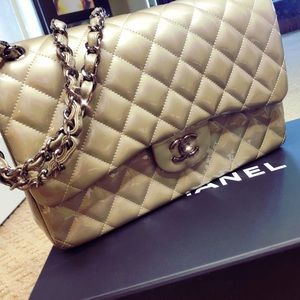 Chanel Jumbo patent leather double flap